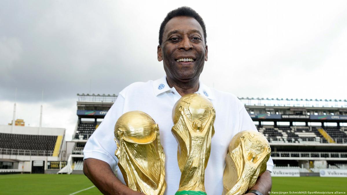 <strong>Jonathan pays tribute to late football legend Pele</strong>