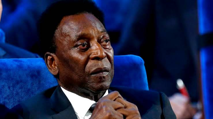 <strong>Family visits Pele at his hospital bedside on Christmas Eve</strong>