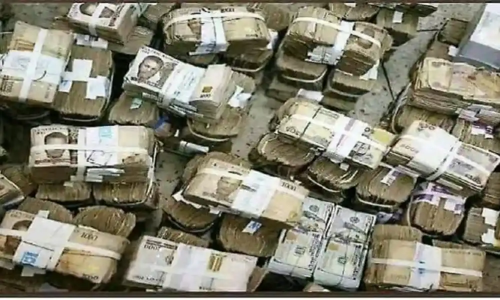 Eight Containers Of Old Naira Notes Nabbed In Lagos