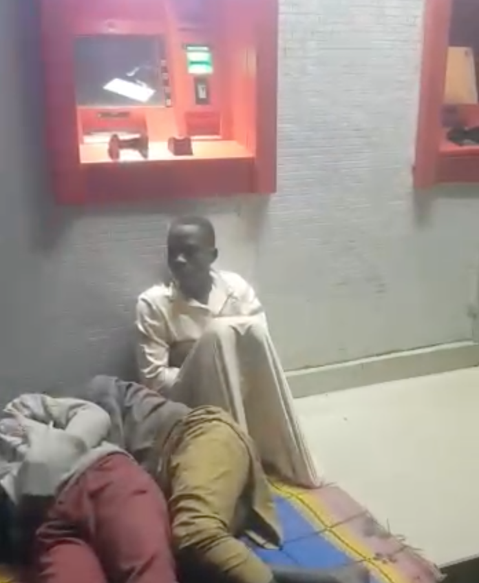 Nigerians Take Mats, Mattresses To ATM Galleries To Withdraw Money Due To Long Queues