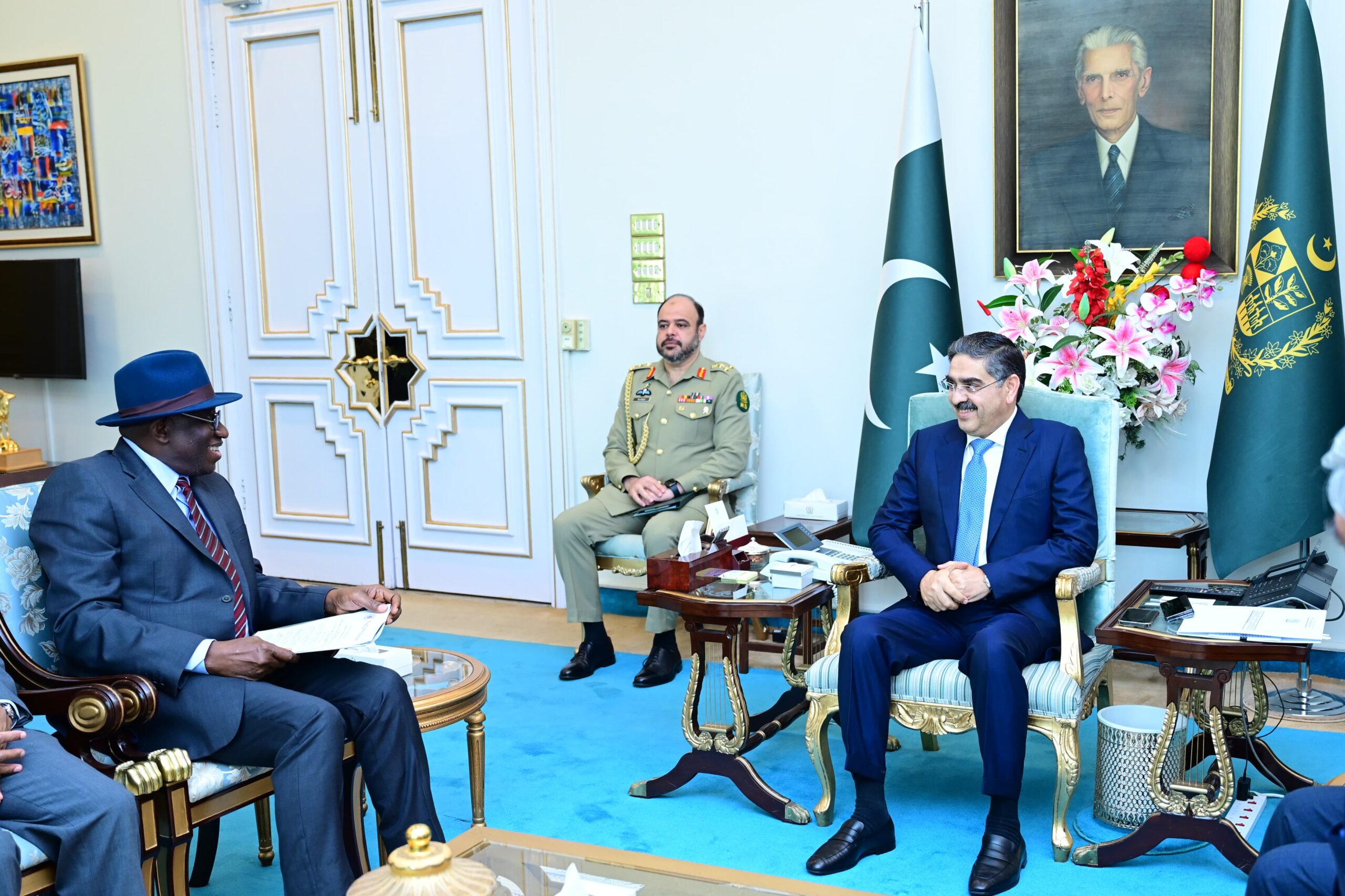 <strong>Pakistan’s Premier meets Jonathan-led Commonwealth Observers, promises peaceful elections</strong> <strong>Pakistan’s Premier meets Jonathan-led Commonwealth Observers, promises peaceful elections</strong>